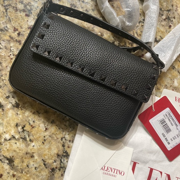 VALENTINO Rockstud Calfskin Wallet on Chain - Picture 10 of 11